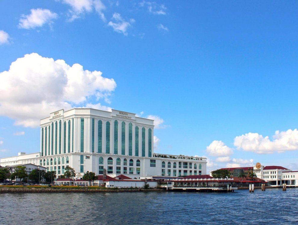 Khách sạn Berjaya Waterfront