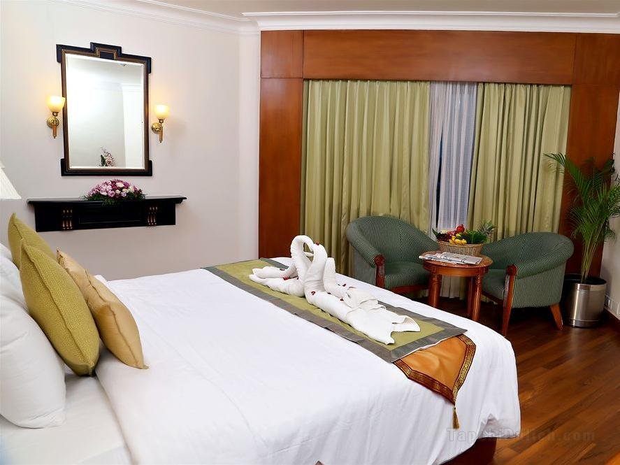 Gokulam Park Hotel