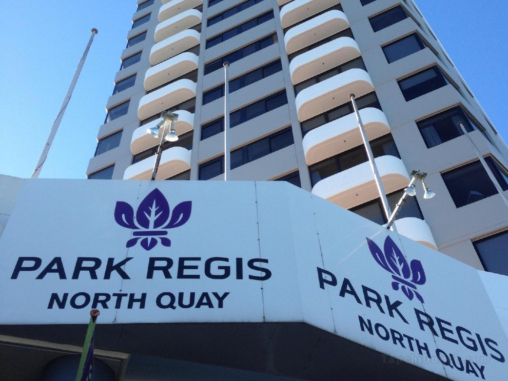 Khách sạn Park Regis North Quay and Apartments