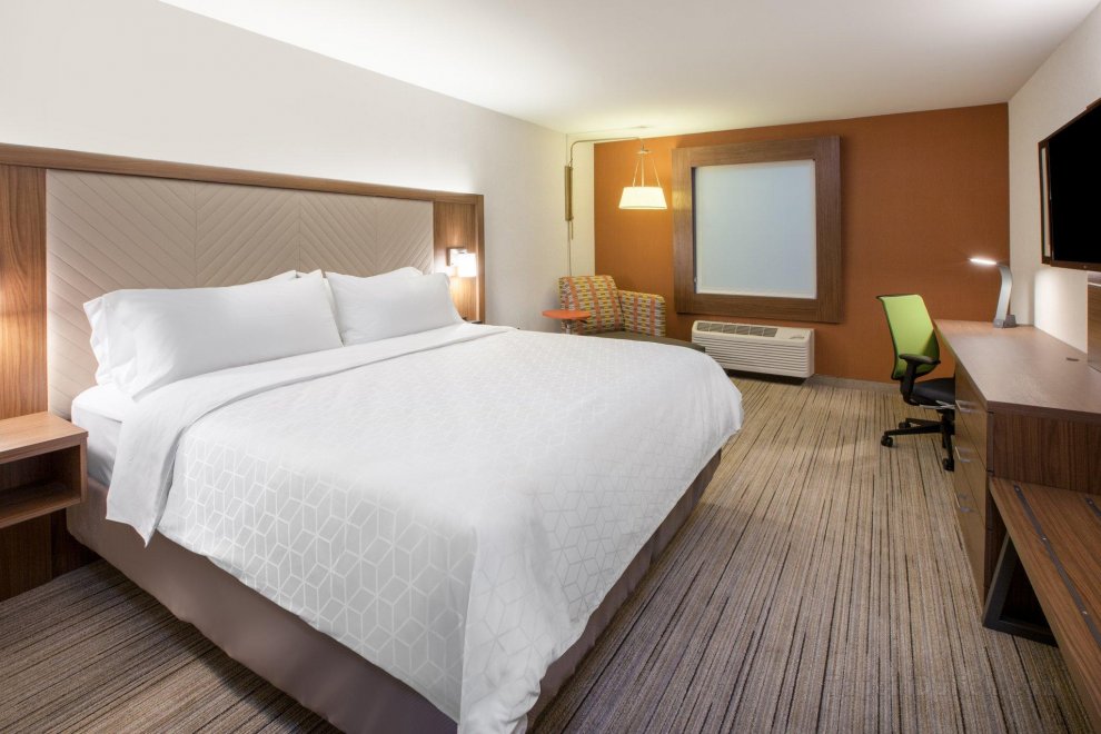 Holiday Inn Express & Suites Cedar Springs – Grand Rapids N