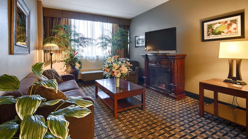 Best Western Plus Sterling Hotel and Suites
