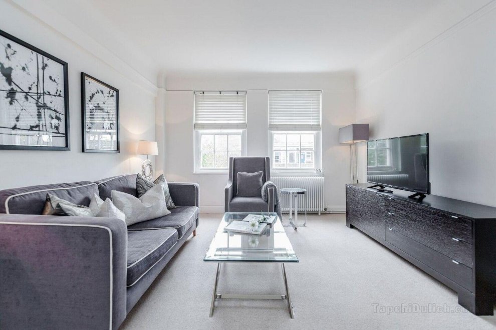 Bright Two Bedroom Apartment in Chelsea (43)