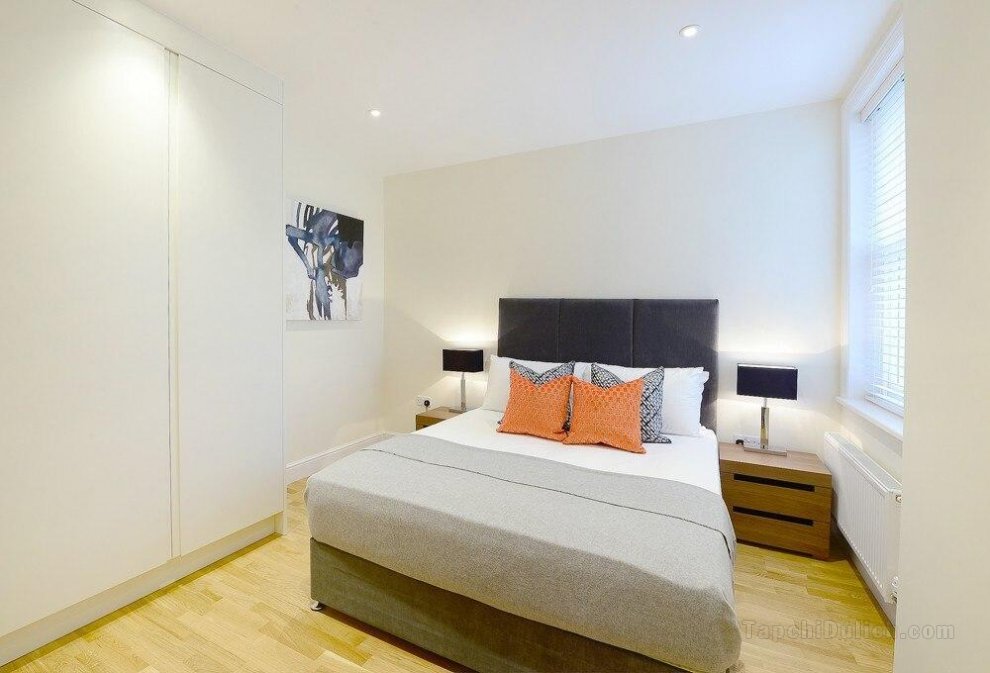 Modern & Bright Three Bed Apartment in Hammersmith