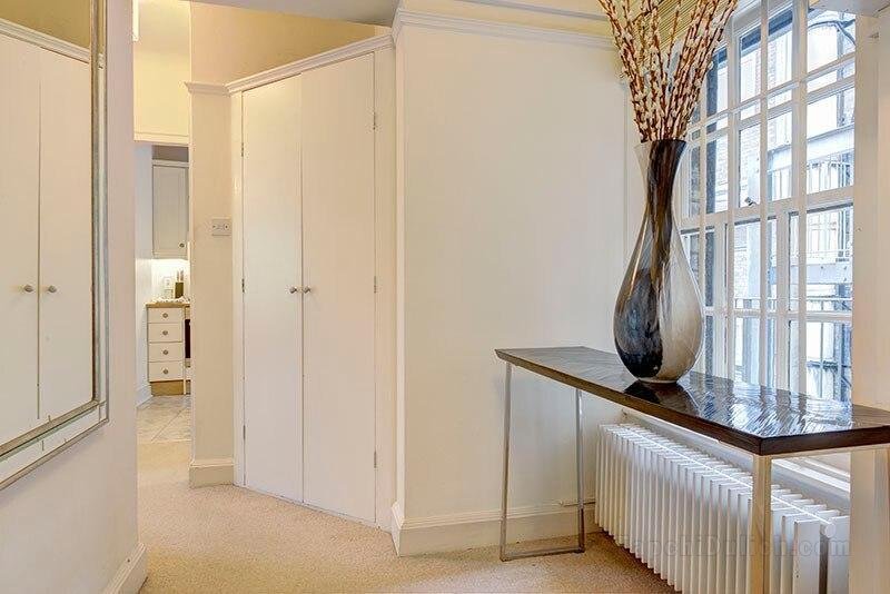 Cosy 1 Bed in Fashionable Chelsea