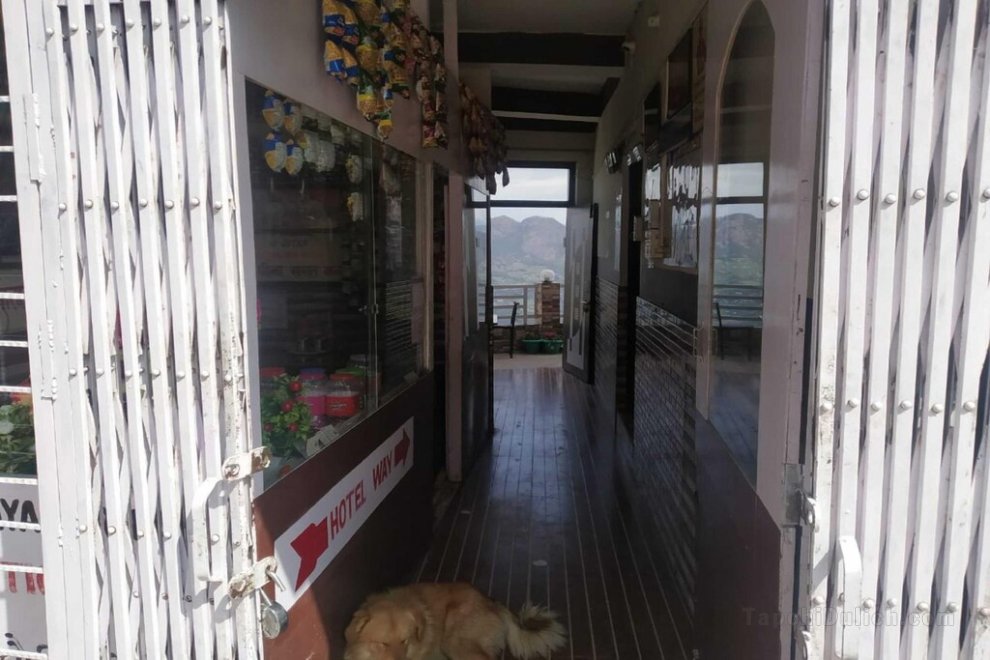 Khách sạn Himalaya Darshan Berinag