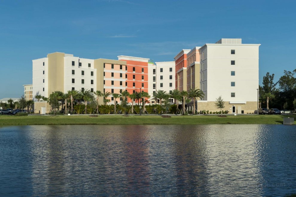 Hampton Inn and Suites Cape Canaveral Cruise Port FL