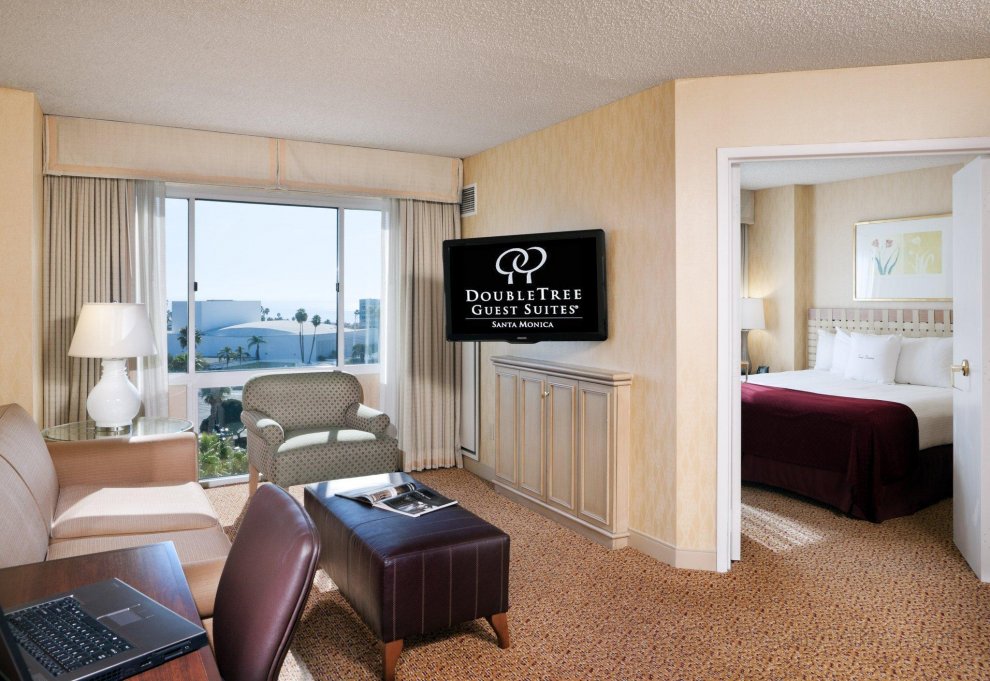 Khách sạn Hilton Santa Monica & Suites