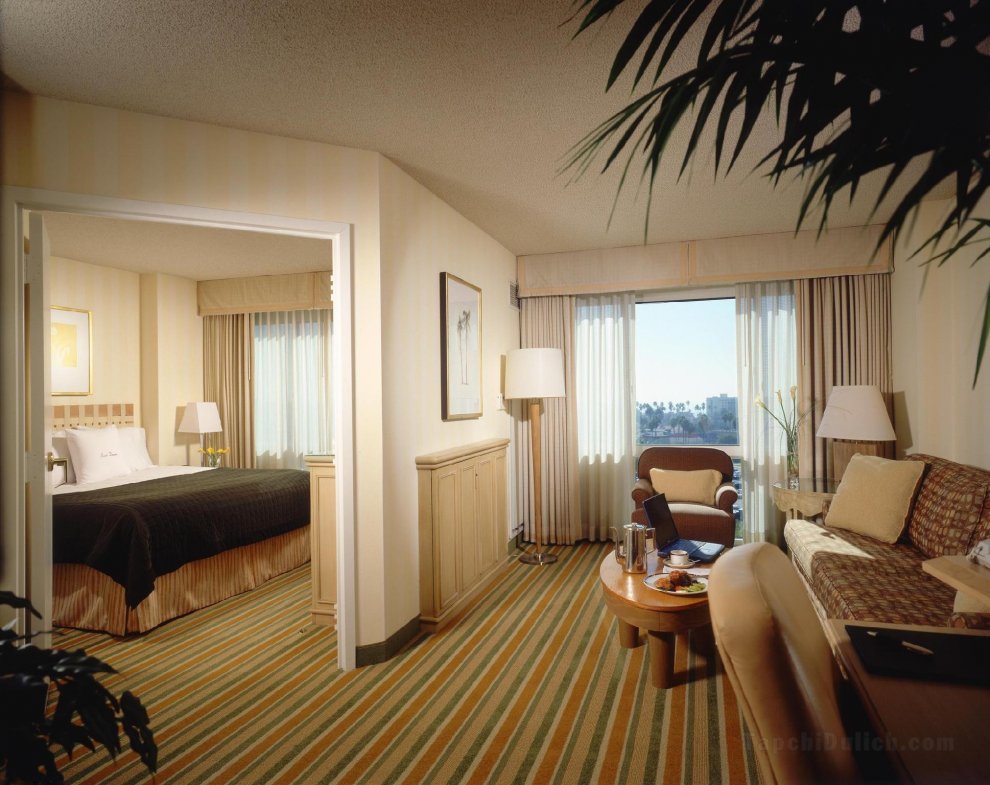 Khách sạn Hilton Santa Monica & Suites