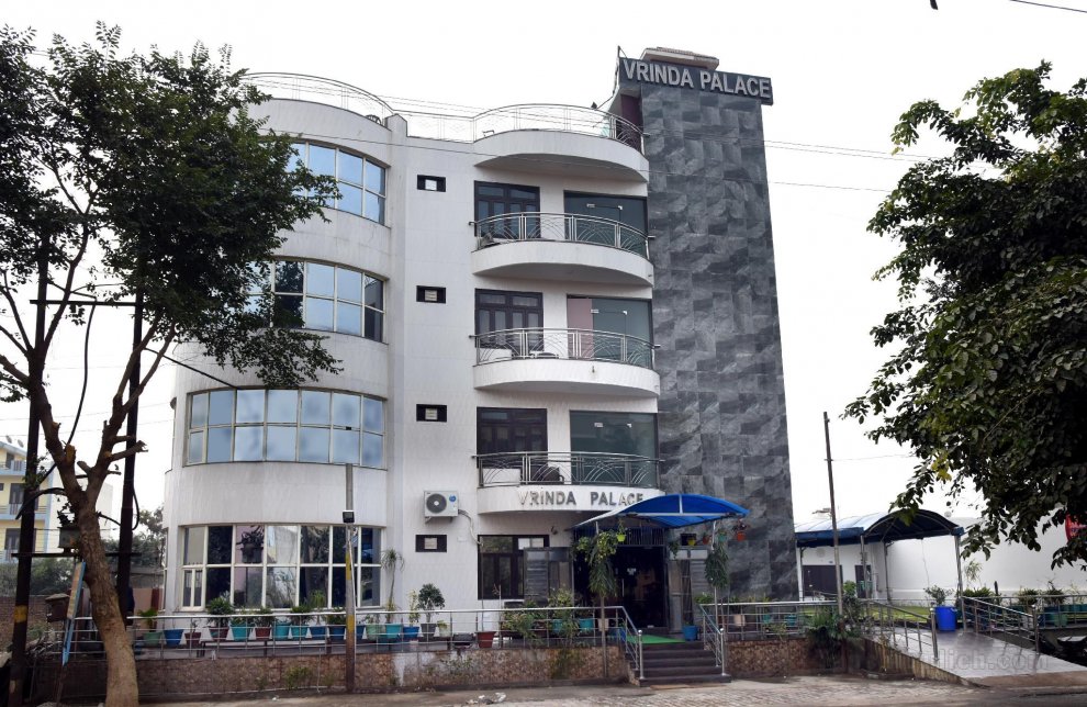 Khách sạn Vrinda Palace Seva Dham