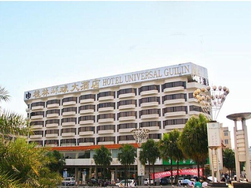 Khách sạn Universal