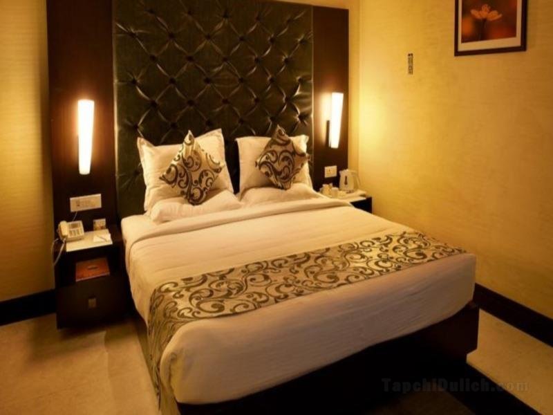 Khách sạn The Golden Oak Raipur