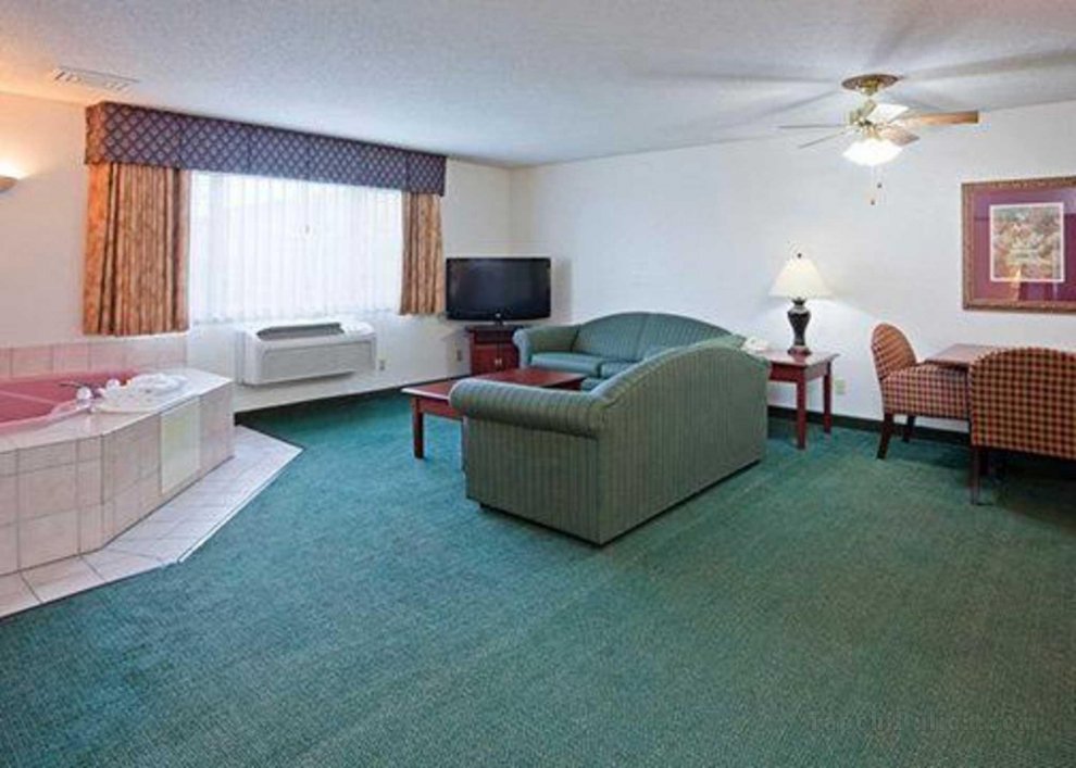 Norwood Inn and Suites Eagan