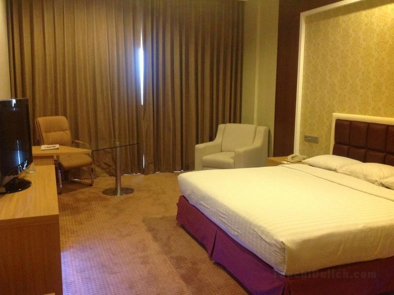 Khách sạn Surabaya Suites Powered by Archipelago