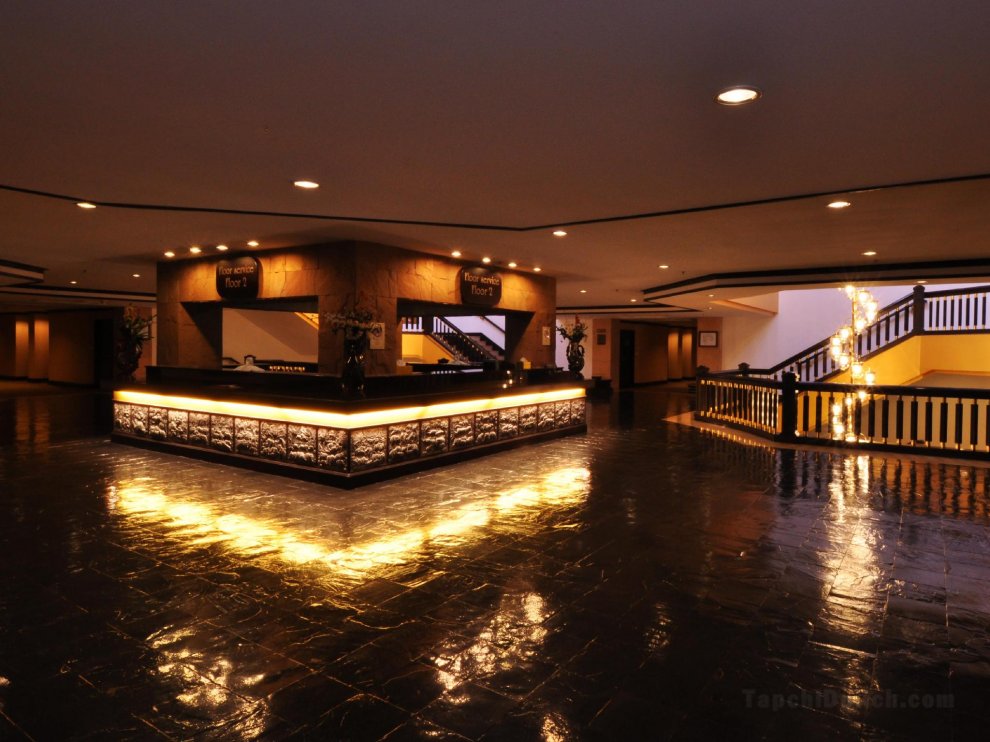 Khách sạn Iyara Lake and Resort