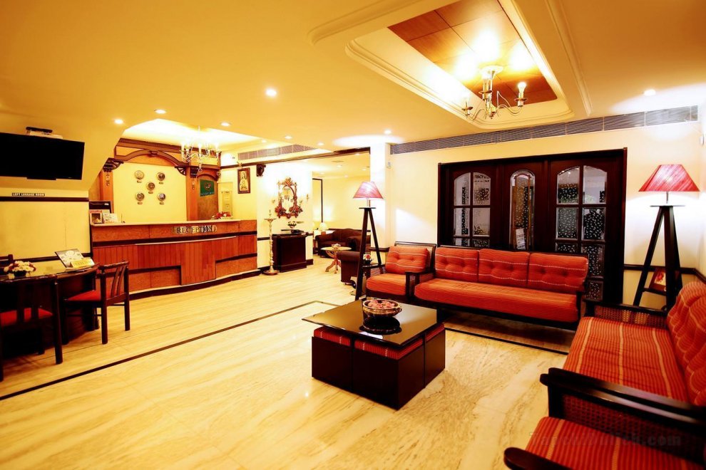 Khách sạn Yuvarani Residency