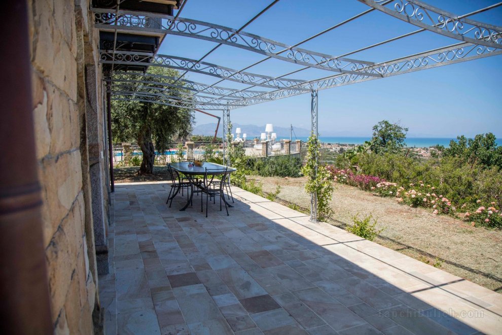 Agriturismo Terrazze sul Tirreno two rooms apartment with patio and sea view
