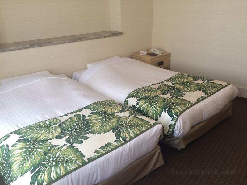 Khách sạn Breezbay Resort & Spa