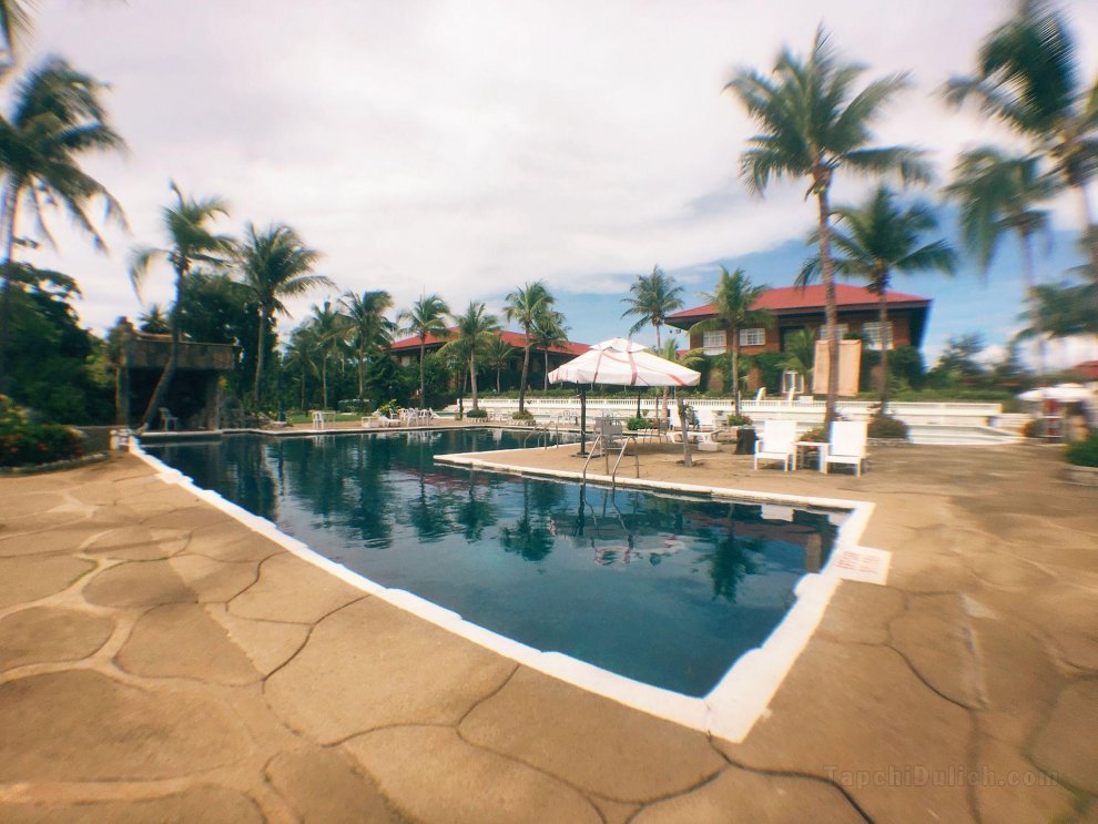 Khách sạn Fort Ilocandia Resort