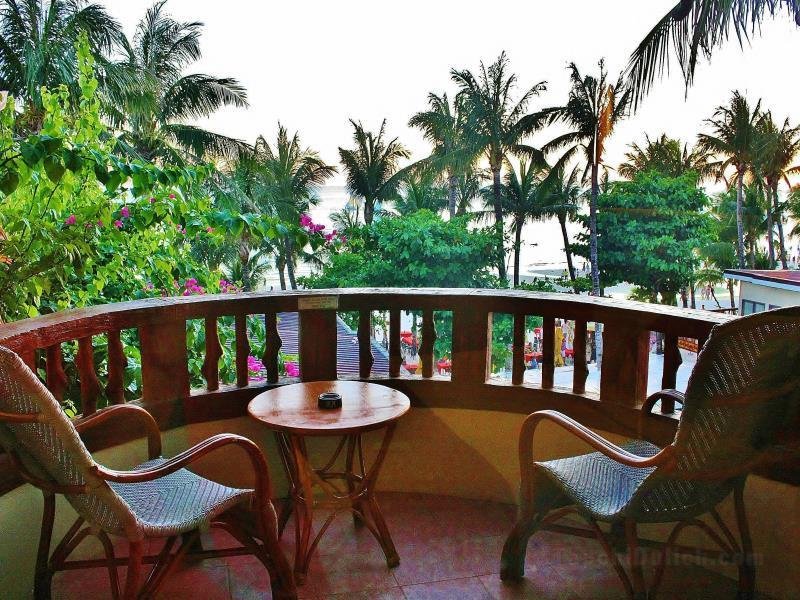 Khách sạn Red Coconut