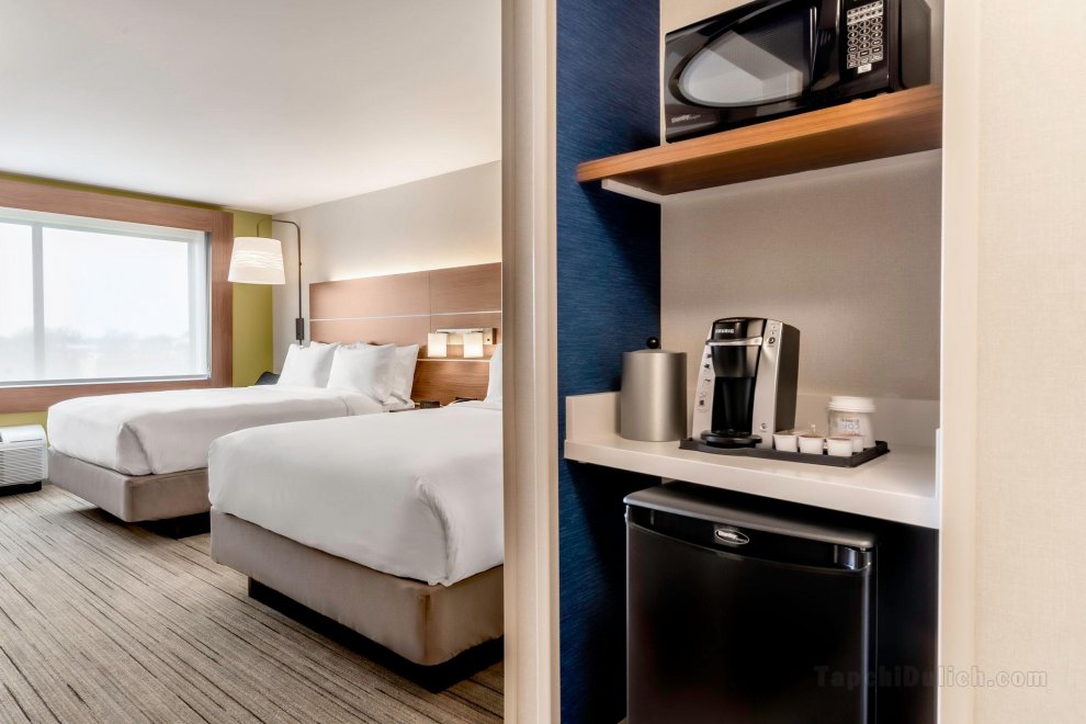 Holiday Inn Express & Suites Milwaukee - West Allis