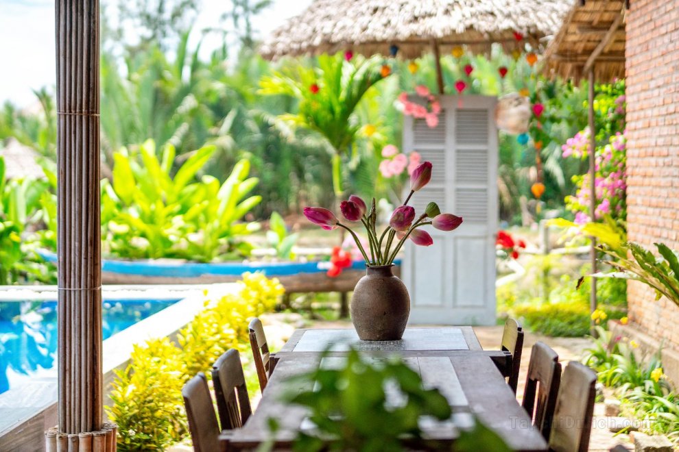 Entire villa resort lake view with pool & garden