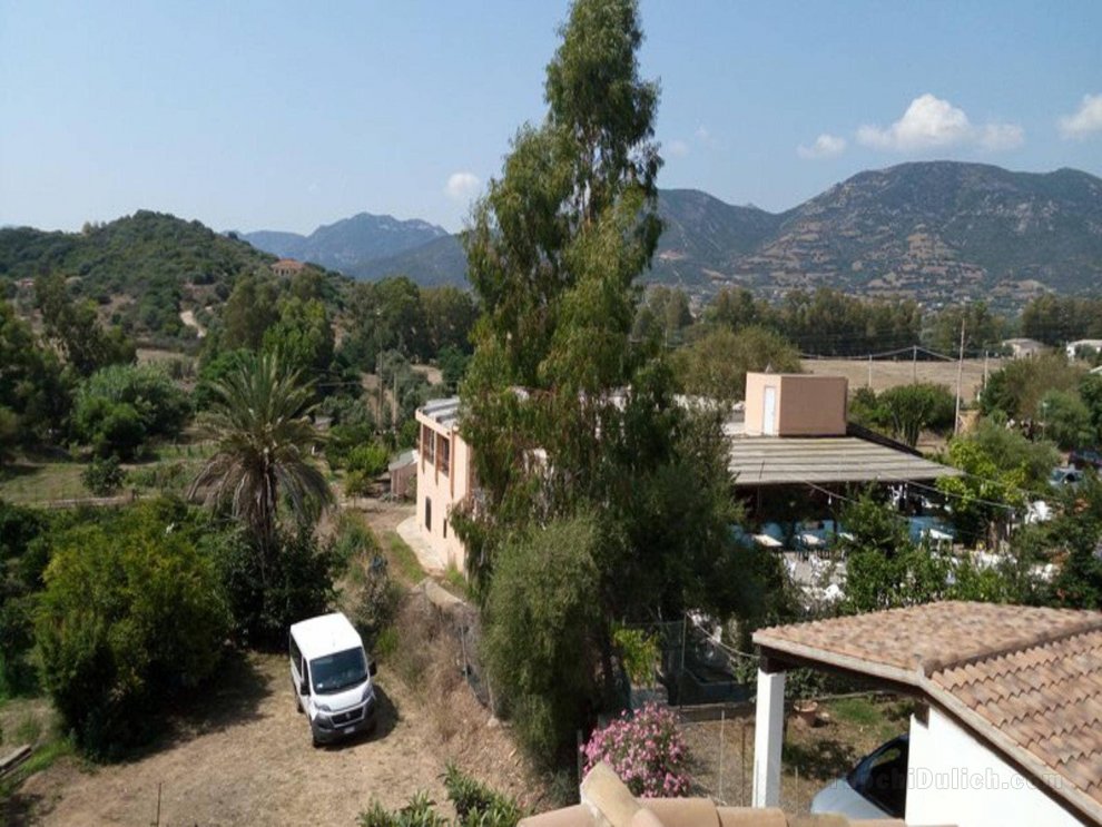 Tertenia 100 sq m on the 1st floor 3 min from the sea and fully fenced garden