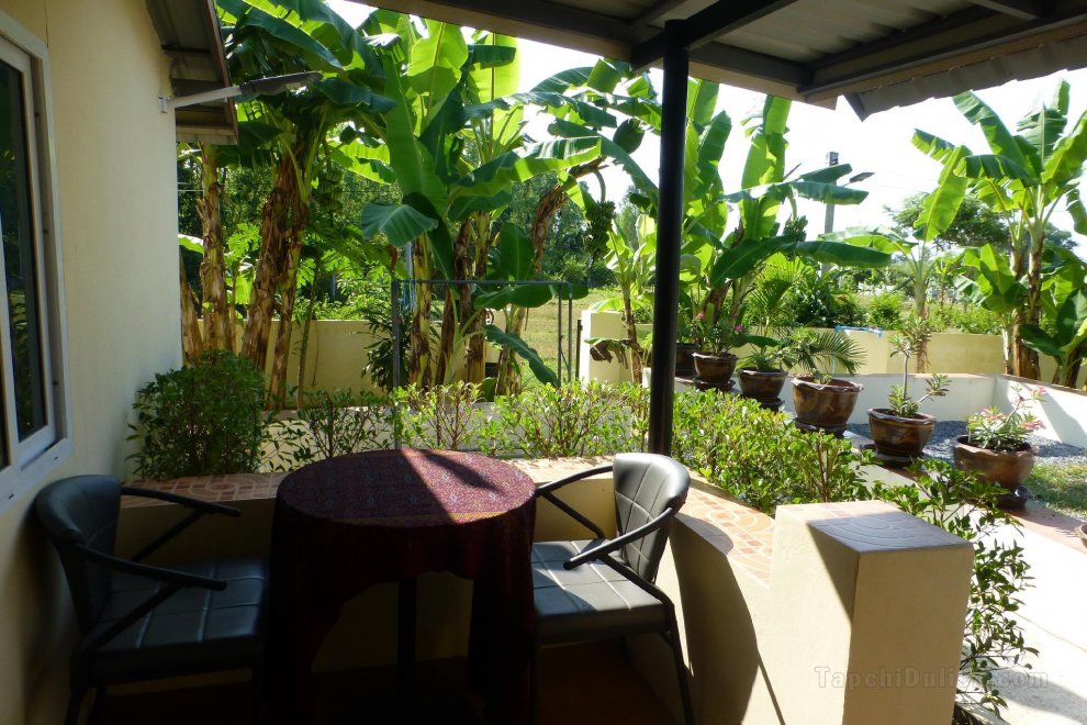 Entire house - 1 bedroom pool Villa Tropical fruit garden Fast Wifi Smart Tv