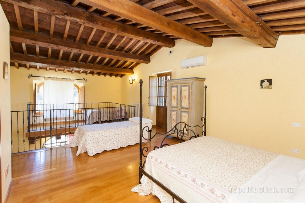 Villa Cottage Umbertide, close to Gubbio and Assisi, with panoramic pool