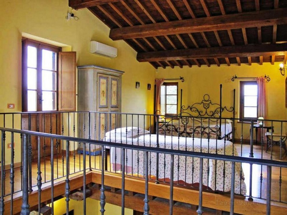 Villa Cottage Umbertide, close to Gubbio and Assisi, with panoramic pool