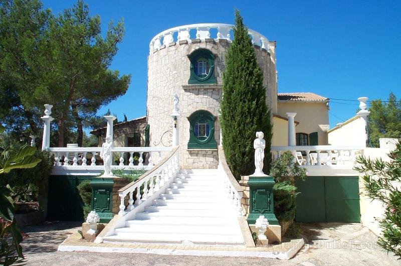 Villa with pool in Provence -Villa Romantique sleeps up to 124 in optional gite