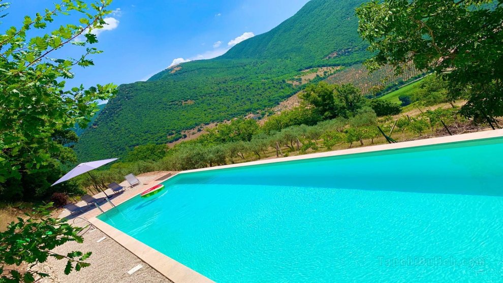 Luxury Luxury Luxury Silvignano Pool-side Villa Spoleto 8 km Rome 1 Hr