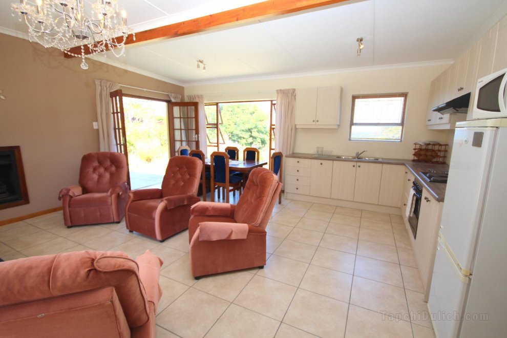 Poppehuis is a self-catering, holiday home that is situated in Jocks Bay