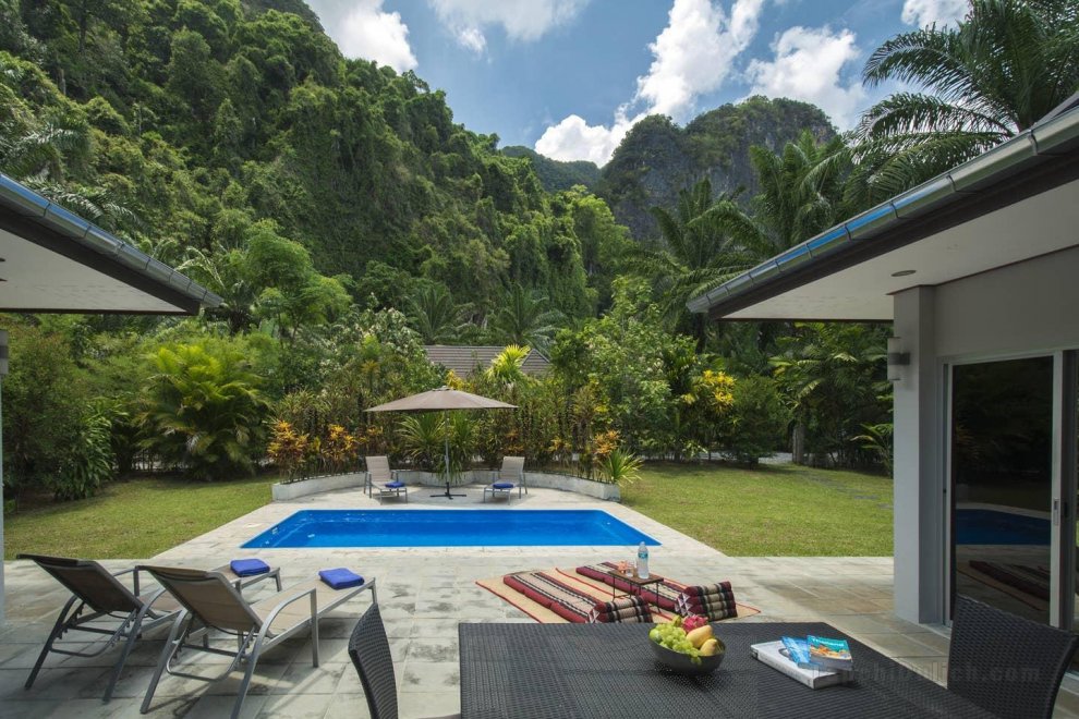 Great Mountain Views! 3 Bed Pool Villa & Car-Krabi