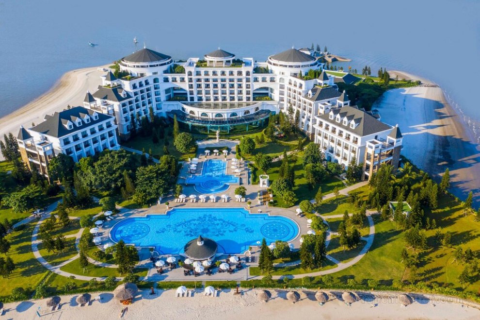 Vinpearl Resort & Spa Ha Long - Magnificent Resort on the Wonder Bay
