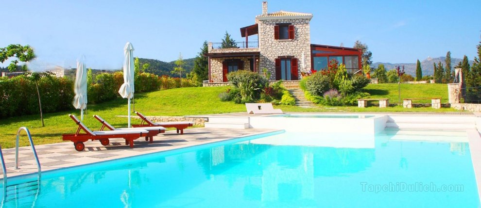 Beautiful 2 bedroom villa with private pool on the island os Lefkada