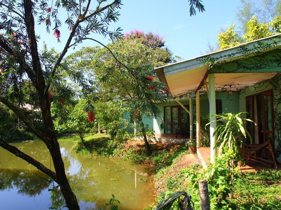 Kohmak Riverside Resort