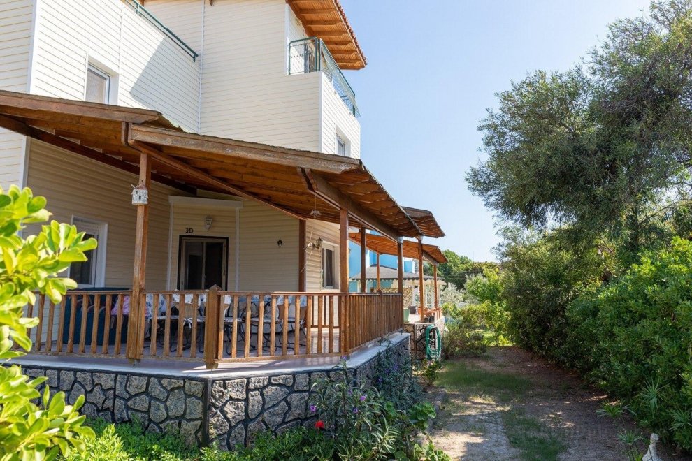 Spacious House with a Terrace | 4+1 in Cesme