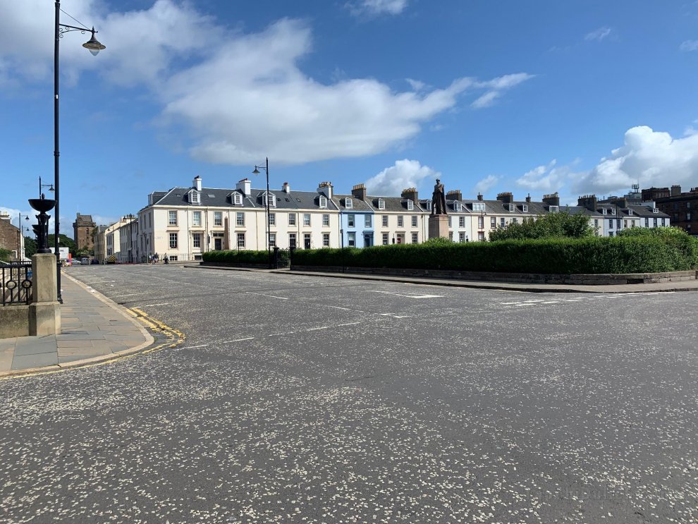 Ayr Apartment central local with fabulous views