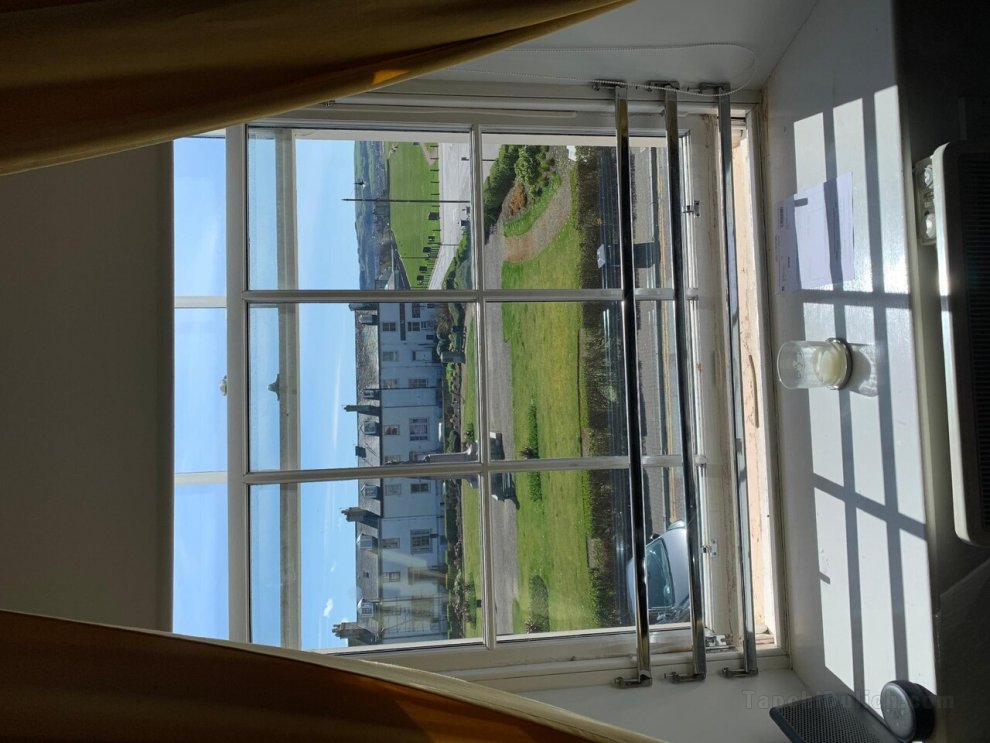 Ayr Apartment central local with fabulous views