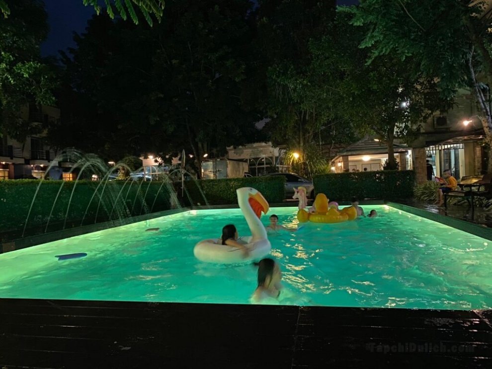 Saenluck resort house with swimming pool