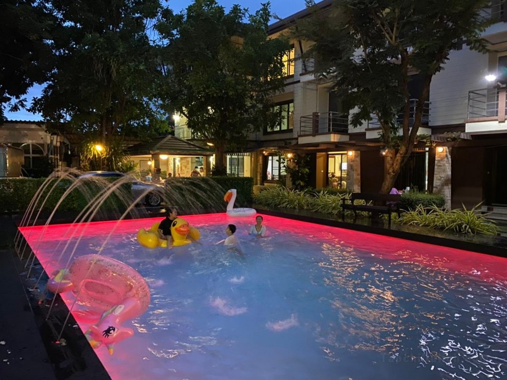 Saenluck resort house with swimming pool