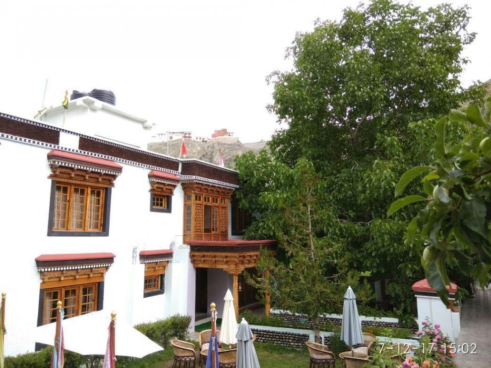 Khách sạn Namra village