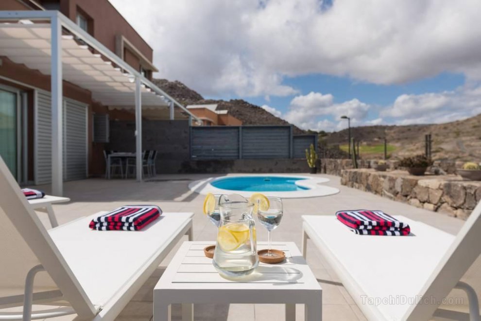 Relaxing two bed villa - private salt-water pool