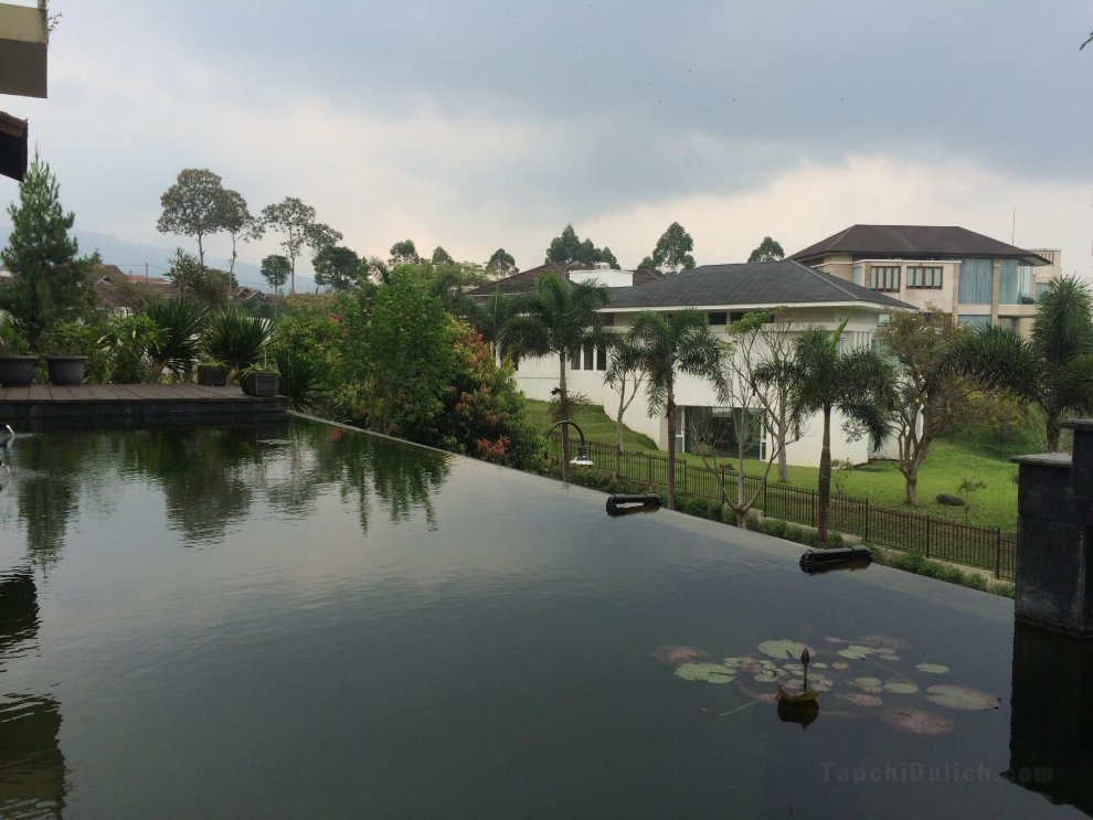 Kampung Daun(Lembang)Grand NEW Villa 4 Kamar 16pax