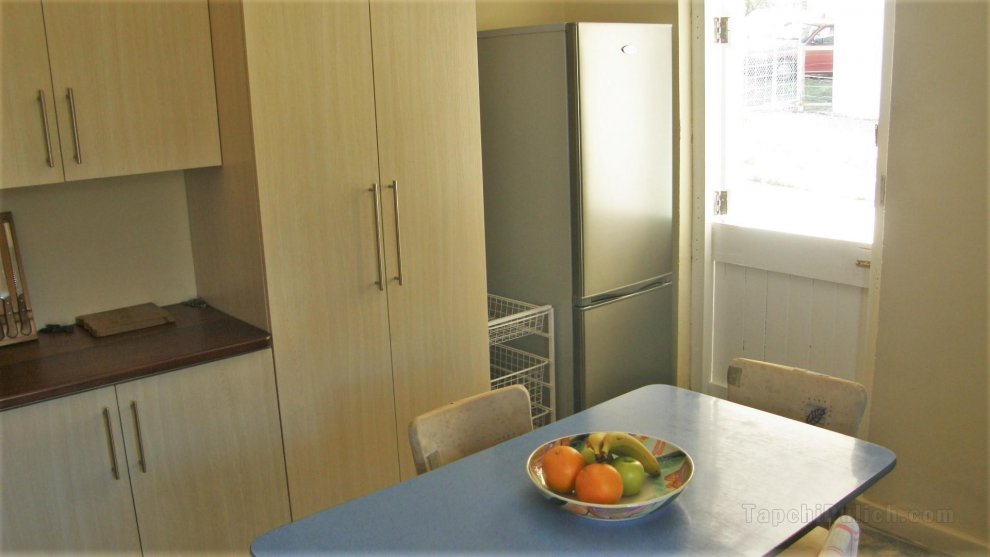 TC Self-catering guest suite with full kitchen