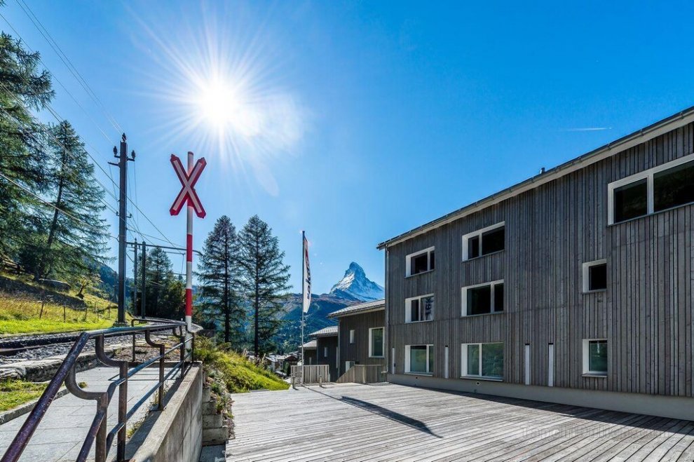 Apartment overlooking Zermatt direct ski access