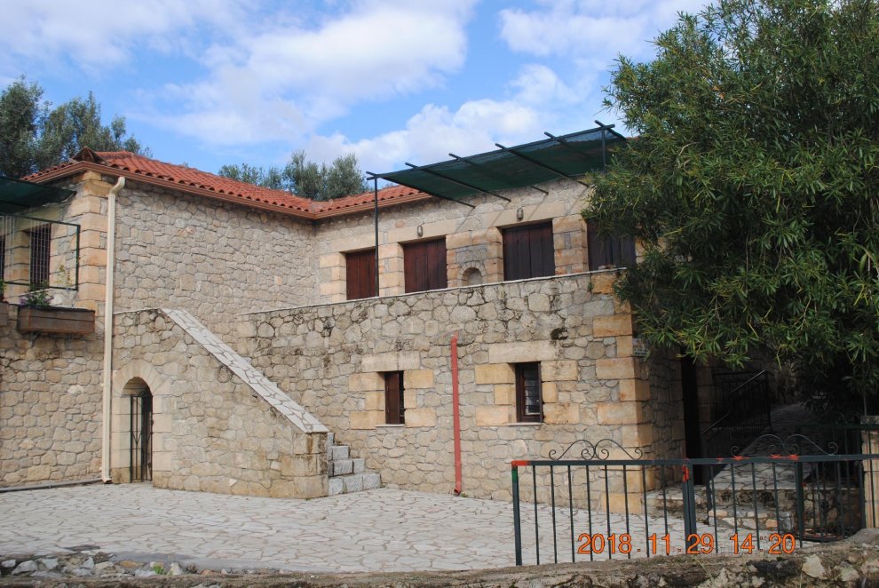 Armonia 2, spacious stone villa in quiet spot