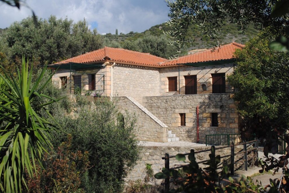 Armonia 2, spacious stone villa in quiet spot