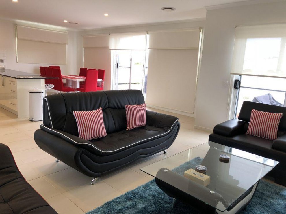 Cowes Holiday Haven - Sleeps 18 - Property No. 2