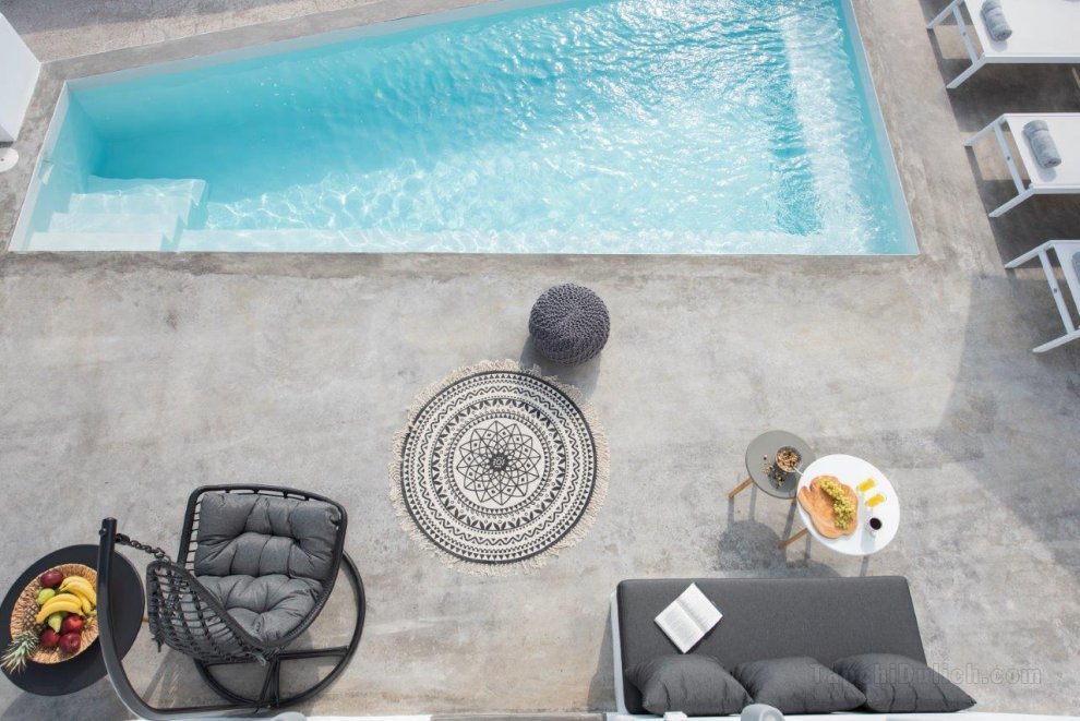 Luxury Cycladic House with Plunge Pool